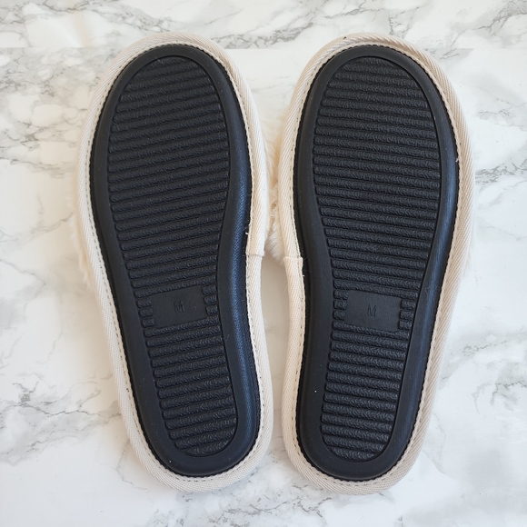 Victoria's Secret Logo Plush Faux Fur Soft House Pajama Warm Slippers 7/8 - Picture 5 of 7